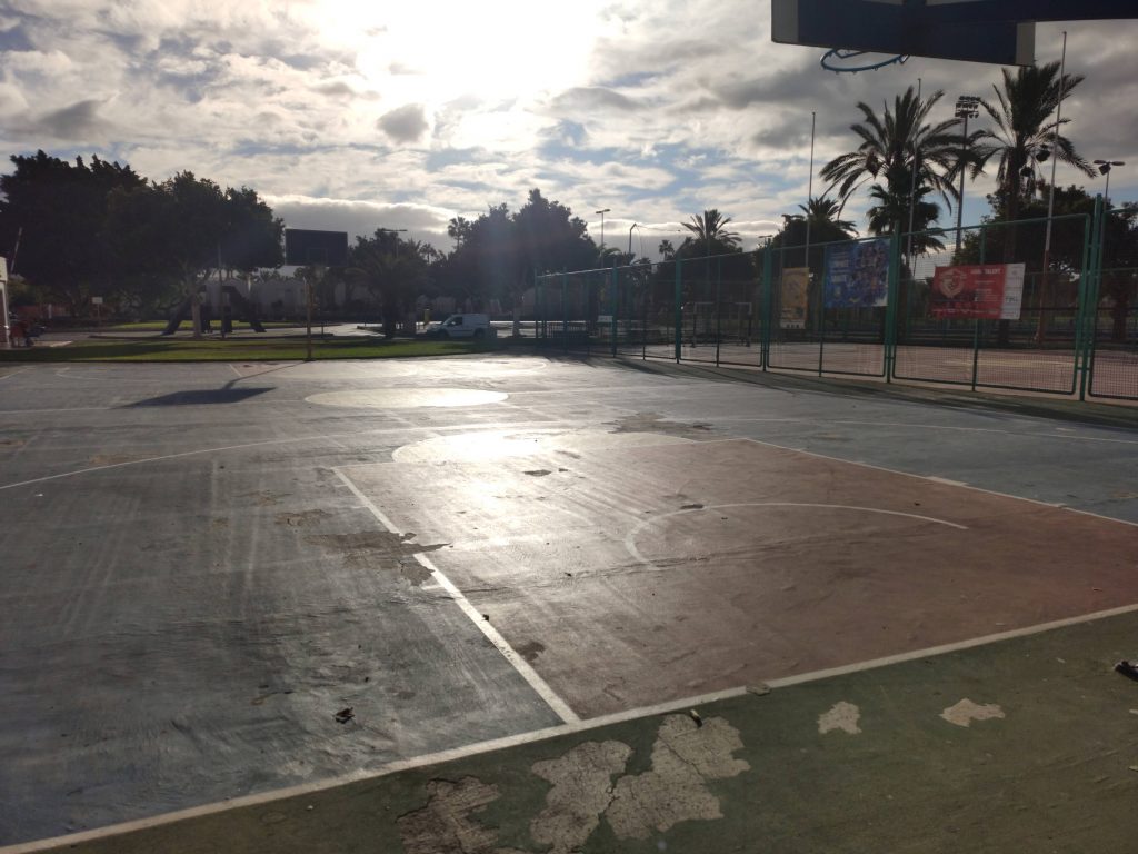 Cancha de baloncesto junto a los merenderos Ciudad Deportiva de Maspalomas